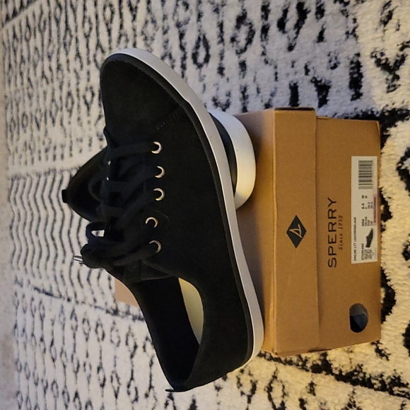 Shoes - Picture 2 of 7